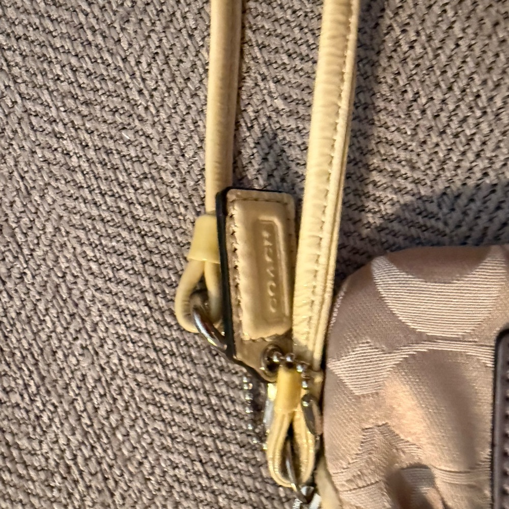 Coach Poppy Beige Wristlet with Dark Silver Patch - Picture 12 of 12